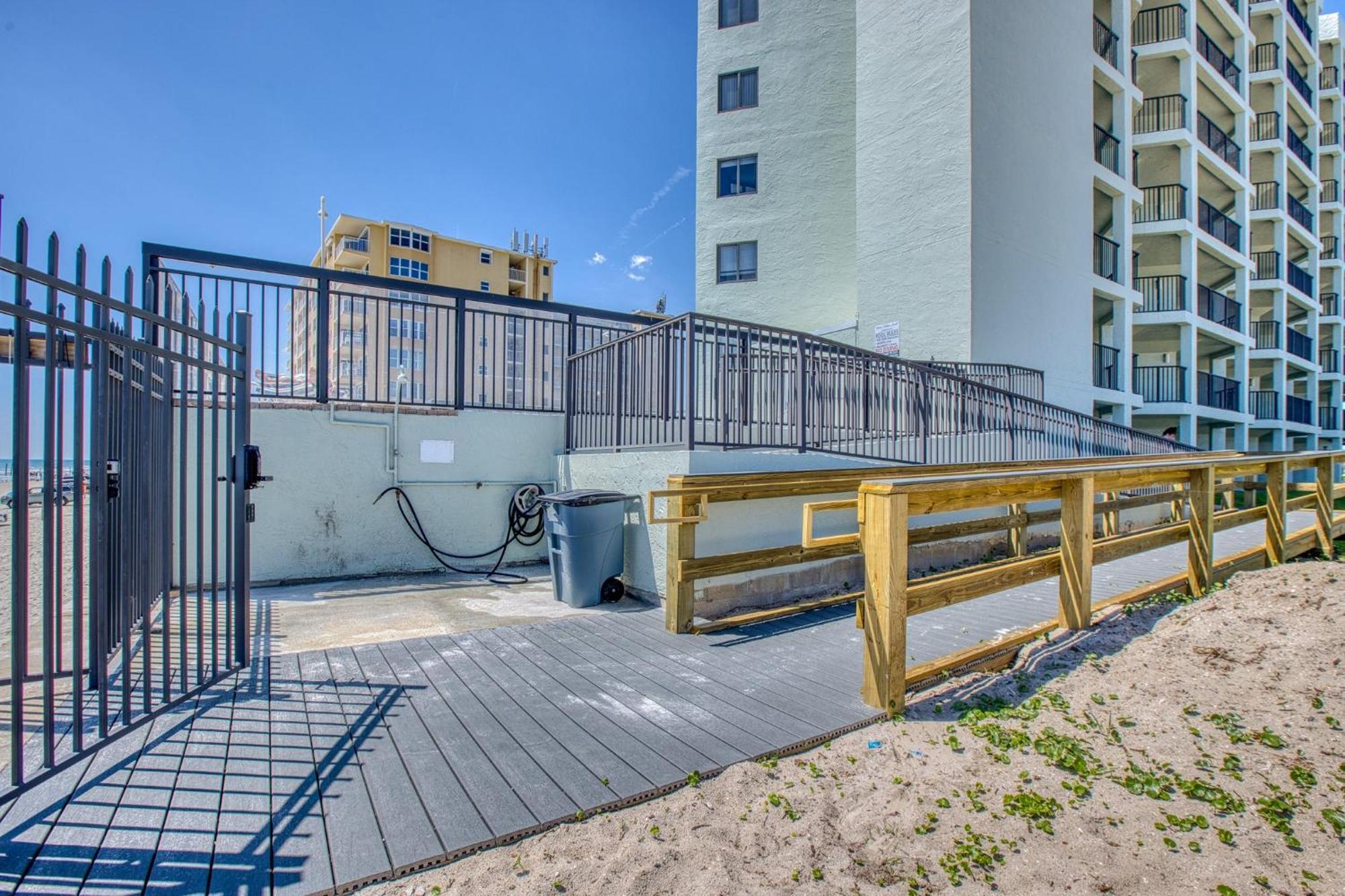 Ocean View With A Beachfront Pool At Ocean Trillium Condo ~ 702 New Smyrna Beach Exterior photo